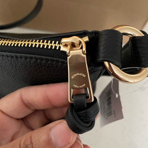 New , authentic coach crossbody bag - Picture 10 of 16
